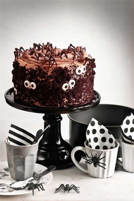 Halloween -kakku - mustavalkoisia ruokia