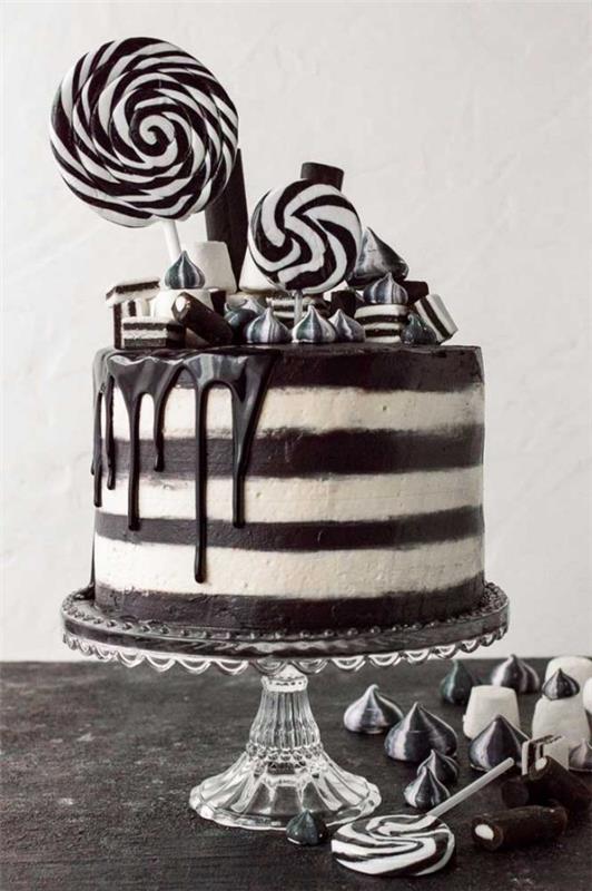 Halloween -kakku mustavalkoisena
