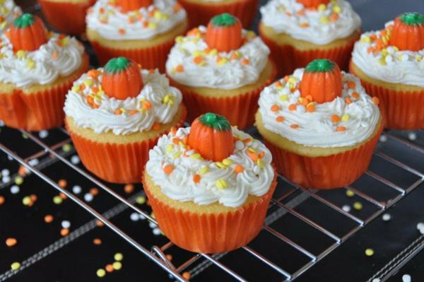 Halloween -juhlareseptit oranssi kauhu muffinsseja leivonta halloween leivonnaisia ​​cupcakes