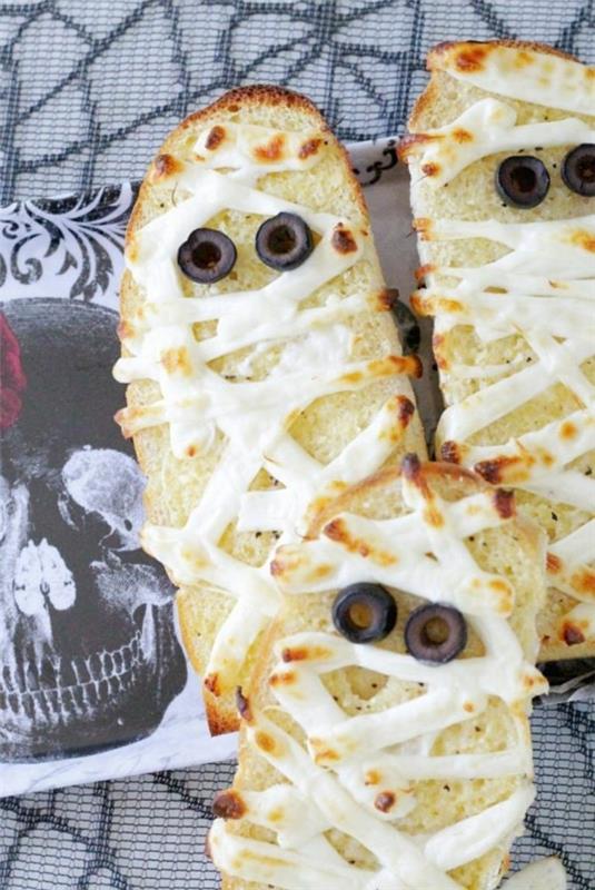 Halloween -välipalat lasten pullat juustolla paistetuilla oliiveilla