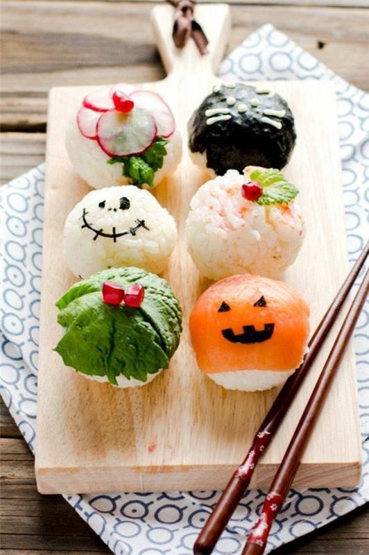 Halloween -välipalat lapsille runsas sormiruoka Halloween -sushi