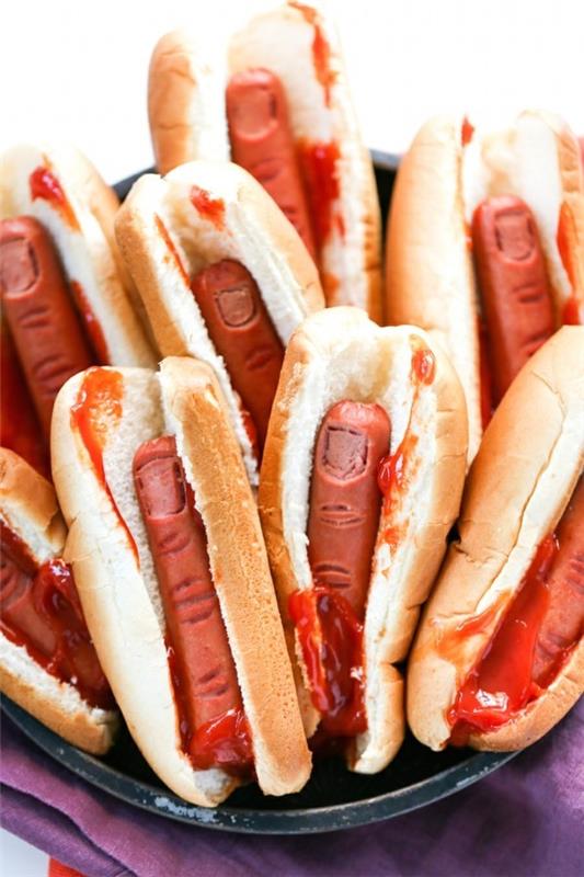 Halloween -välipaloja lapsille runsas sormiruoka hotdog noidan sormet