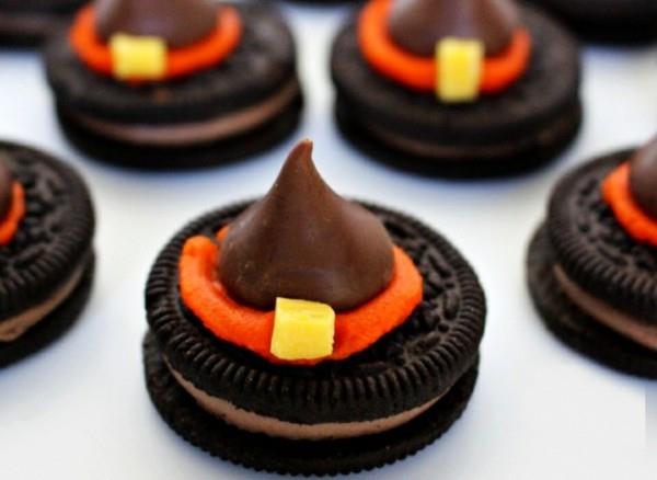 Halloween -välipaloja lapsille Nopea sormiruokareseptit Oreo -keksit noitahattu