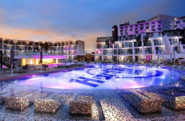 Hard Rock -hotelli Ibizan uima -altaalla