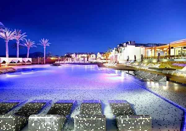 Hard Rock -hotelli Ibizan uima -altaalla