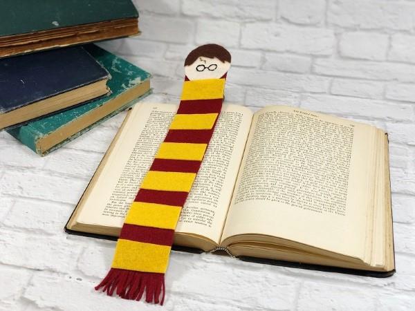 Harry Potterin käsityöideoita 20 -vuotisjuhlalle - maagisia ohjeita noidille ja velhoille kirjanmerkkifilosenssiksi