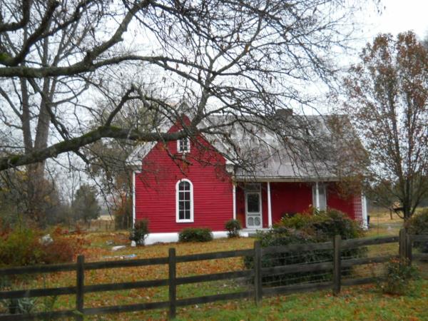 Talon maalausväri tummanpunainen talon julkisivut värittävät maalaistalon väriideoita