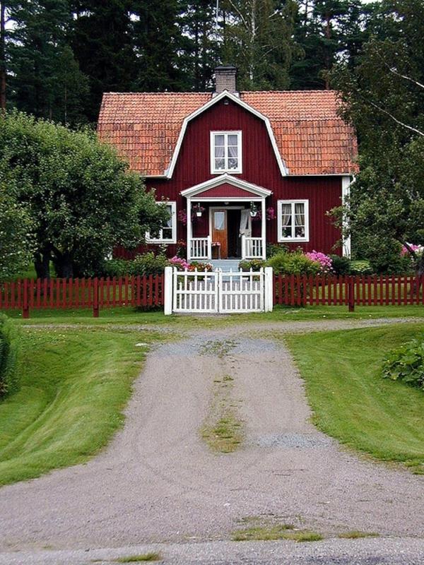 Talon maalausväri tummanpunainen kirsikanpunainen talon julkisivun värit