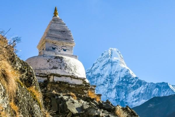 Maailman korkein sääasema Mount Everestillä Everestin näkymä tukikohdasta