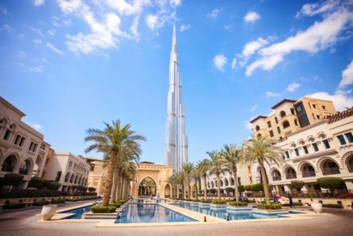 Maailman korkein pilvenpiirtäjä Burj Khalifa Amerikkalaiset arkkitehdit Etelä -Korean rakennusyhtiö