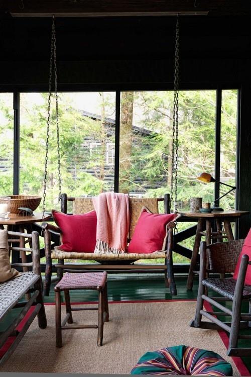 Tee syksyn koristeita Lämpimät syksyn värit hallitsevat verantaa ja luovat hyvän tunnelman
