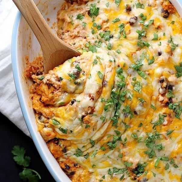 Kana tortilloja mausteisella tomaattikastikkeella
