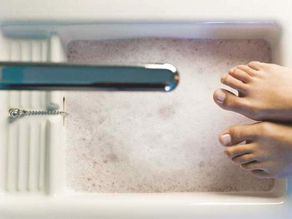 Kodin korjaustoimenpiteet ja jalkakylpyvinkit maissinpoistoon