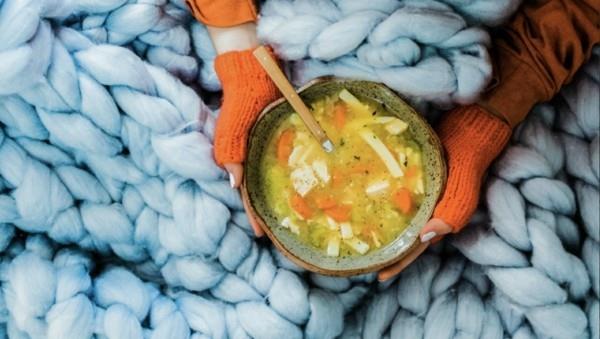 Kanakeitto kylmille luonnollisille lääkkeille Syö keitto lämpimänä