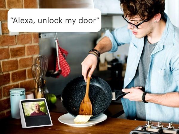Hi-tech älykäs ovikello kameralla August Home Handless avaa oven ja sulje se uudelleen