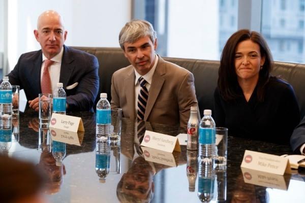 Korkean teknologian nero Larry Page Jeff Bezos lehdistötilaisuudessa