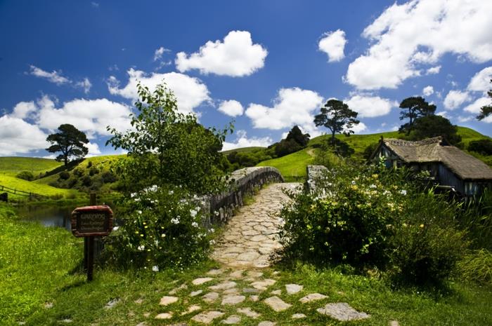 Hobbiton Uuden -Seelannin sininen taivas