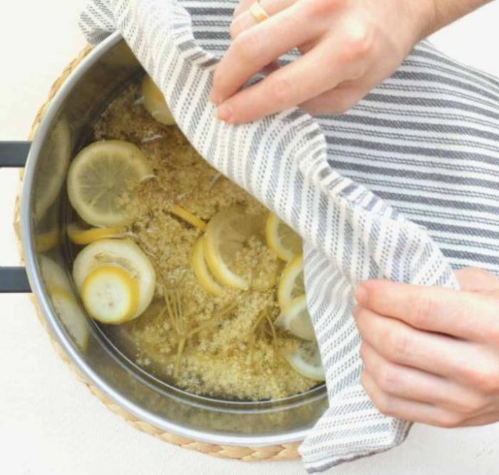 Elderflower -reseptisiirappipullon sisältö