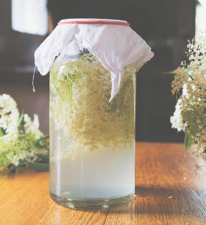 Elderflower -reseptisiirappipullon kangas