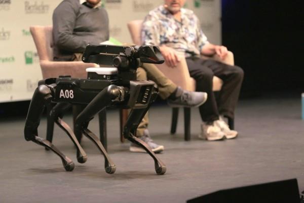 Boston Dynamicsin SpotMini Canine Robot on tulossa pian Robo Hundille tapahtumassa