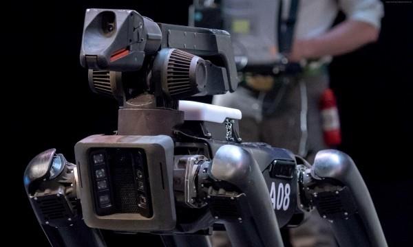 Boston Dynamicsin SpotMini -koiranrobotti on tulossa pian robohund -makrolähikuvaksi