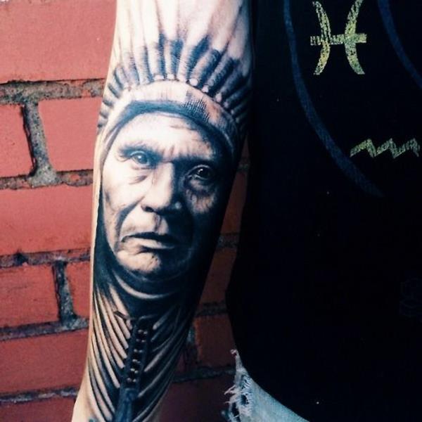 Chief Seattlen tatuointimotiivit kyynärvarren
