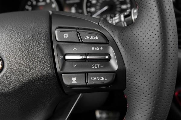 Hyundai kehittää vakionopeudensäädintä, joka jäljittelee ajokäyttäytymistäsi auton vakionopeussäätimen asetuksissa