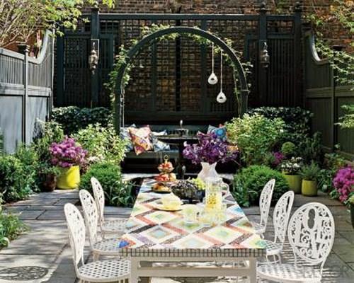 Idea kaunis takapihan patio huonekalut ruokapöydän tuolit