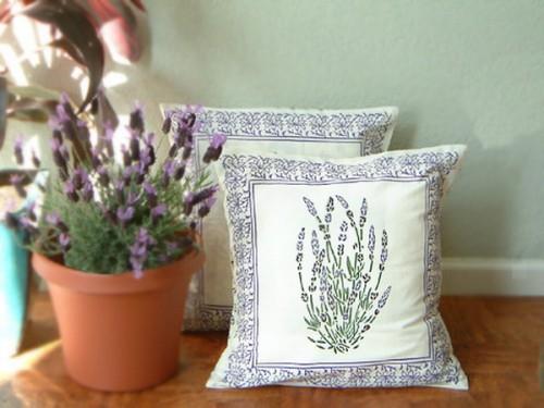 Ideoita talon sisustus laventeli tyyny kukka potin idea
