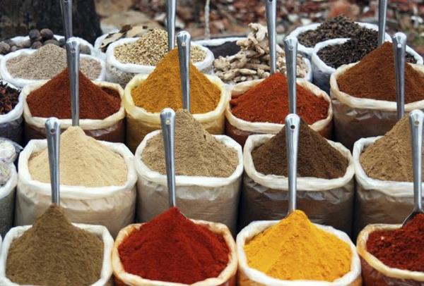 Intialainen ruoanlaitto Intian mausteiden markkinat