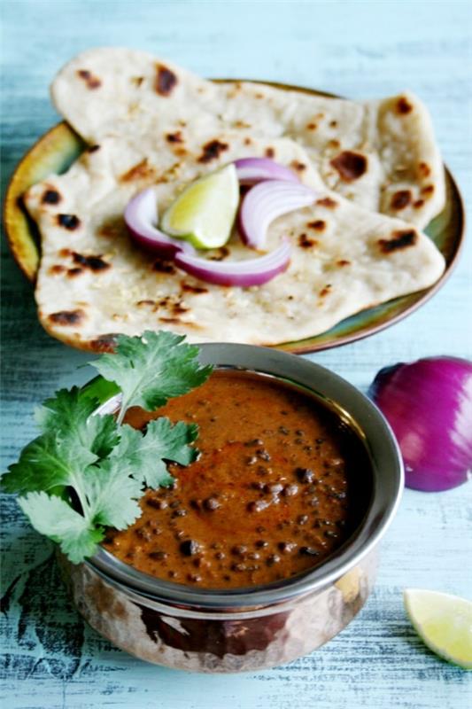 Intialainen ruoanlaitto Intialainen ruoka dal linssileipä naan