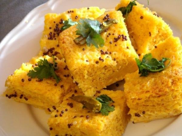 Intialainen ruoanlaitto Intialainen ruoka riisi dhokla