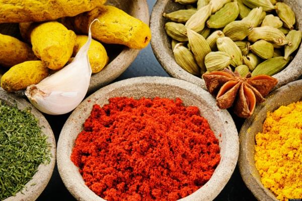 Intialainen ruoanlaitto perinteiset intialaiset mausteet kardemumma
