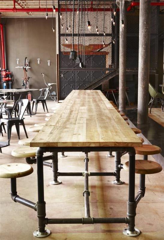 Teollisen muotoilun huonekalut ruokapöytä ja tuolit