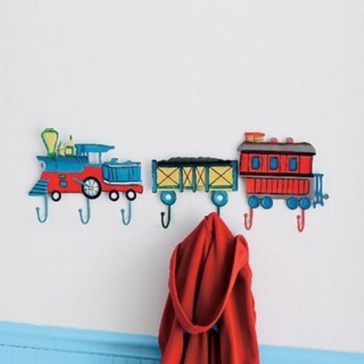 Mielenkiintoisia malleja lastentarhan seinäkoukkuja rautateiden koristelu