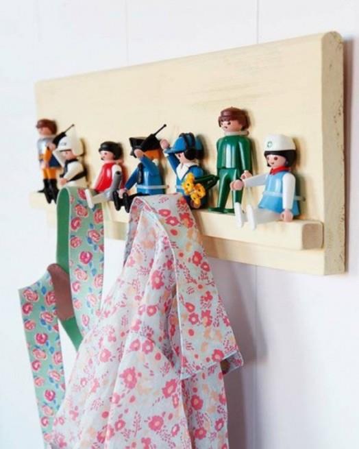 Mielenkiintoisia malleja lastenhuoneen seinäkoukkujen koristelu Lego