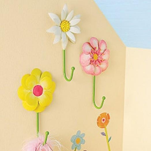 Mielenkiintoisia malleja taapero tyttö seinä koukut kukkia