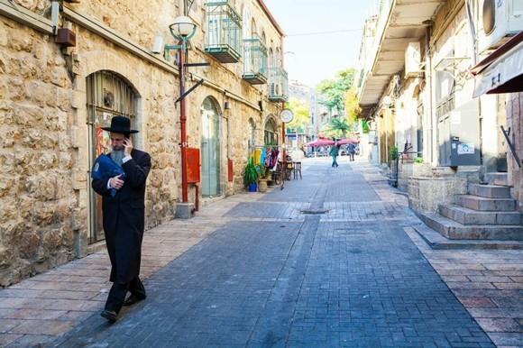 Israelin matkavinkit vanhojen kaupunkien kaduille