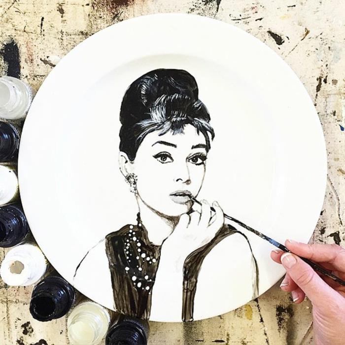 Jacqueline Poirier -levy posliini maalaus audrey hepburn