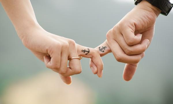 2021 vuosittainen horoskooppi Syöpä kaksi kättä lähellä henkilökohtaista suhdetta Merkit edustavat onnea