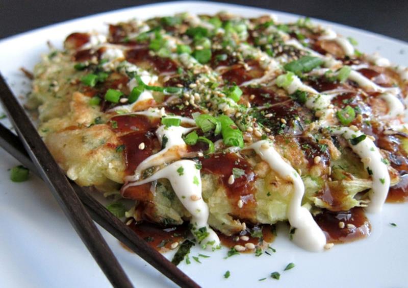 Japanin Okonomiyaki -reseptit pannukakkuille maailmanlaajuisesti