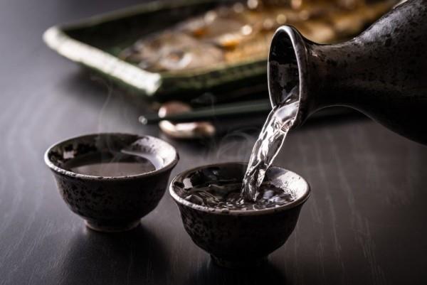 Japanilainen ruokajuoma sake elää terveenä