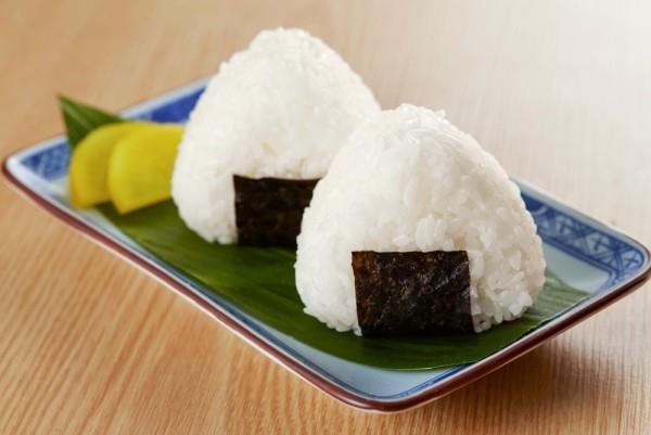 Japanilainen ruoka japanilaiset riisipallot herkullisia ja terveellisiä