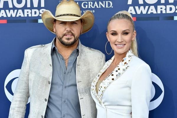 Jason Aldean ja mahtava Brittany Kerrin kantrimusiikki