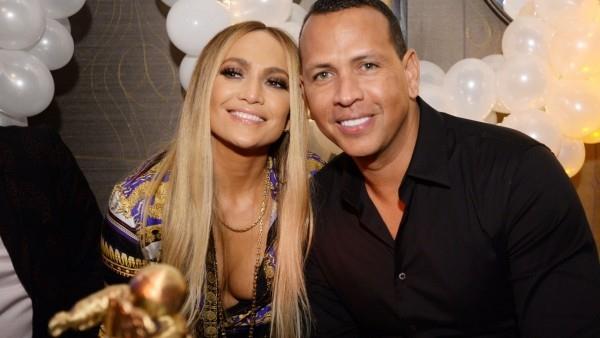 Jennifer Lopez 50 -vuotias täydellinen ulkonäkö maaliskuussa kihloissa Alex Rodriguezin kanssa