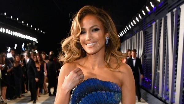 Jennifer Lopez 50 -vuotias täydellinen ulkonäkö onnea lukuisiin musiikkipalkintoihin