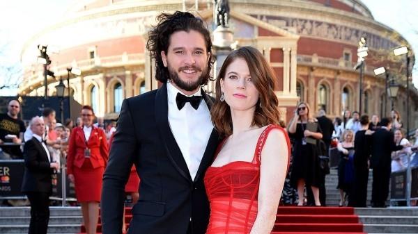 K. Harington ja R. Leslie loistava asu