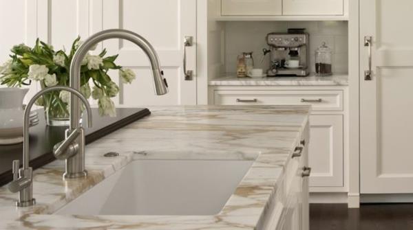 Suunnittele keittiösi kahvibaari, jossa on marmoripäällinen pesuallas