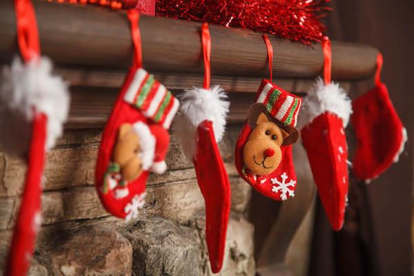 Koristele takka Pyhän Nikolauksen päivän sukkilla