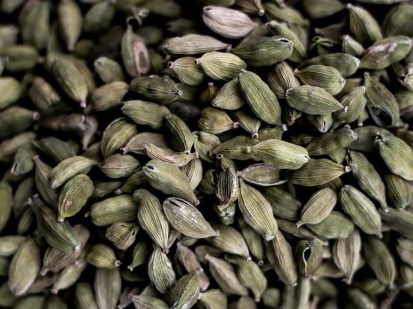 Kardemummatee - Kuinka terveellistä on Intian eksoottinen mauste, vihreät palot, terveet ja aromaattiset